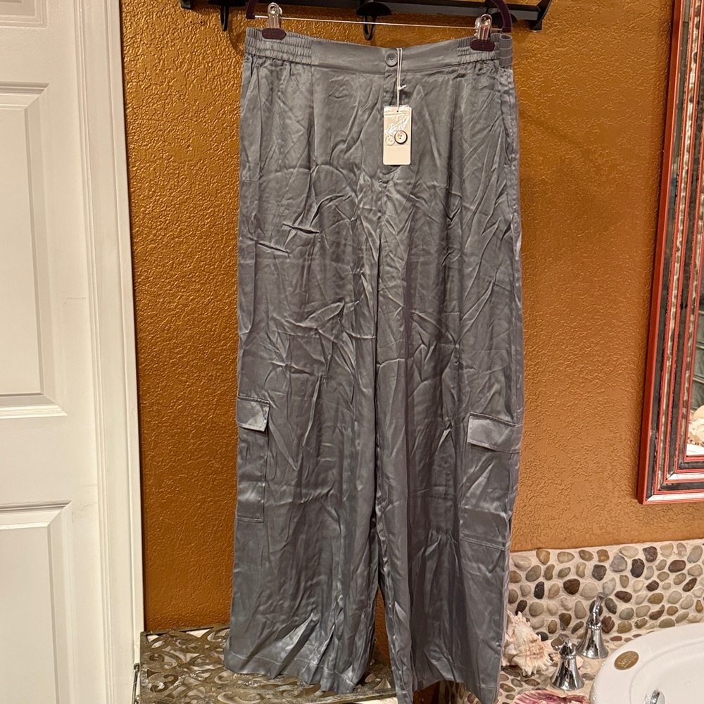 Calme by Johnny Was Silver Silky/Satin Wide-Leg Cargo Pants NWT size XL